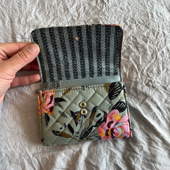 Vera Bradley RFID Riley Compact Wallet - Rosy Outlook - Picture 9 of 15